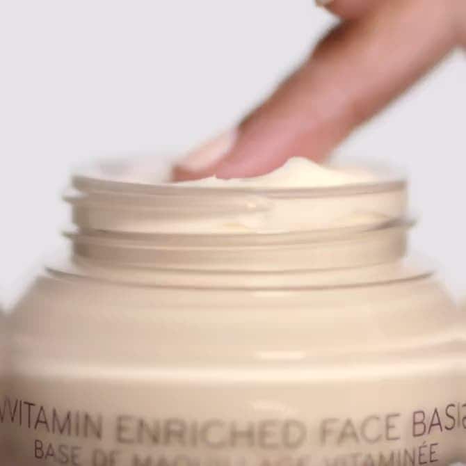 Crème Hydratante Vitaminée et Base de maquillage 2-en-1